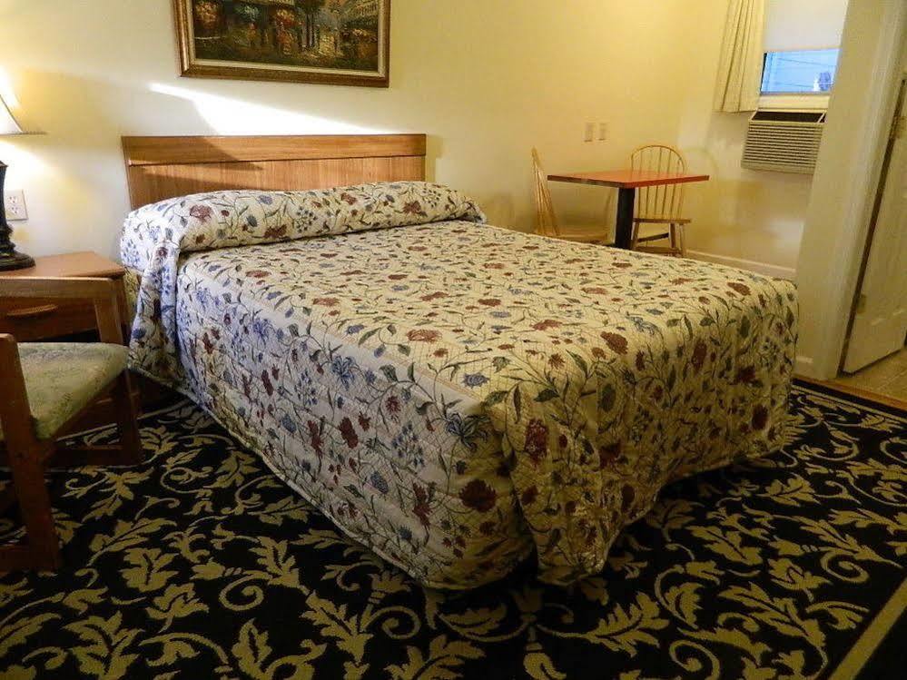 Twin Oaks Motel มานาสควาน ภายนอก รูปภาพ